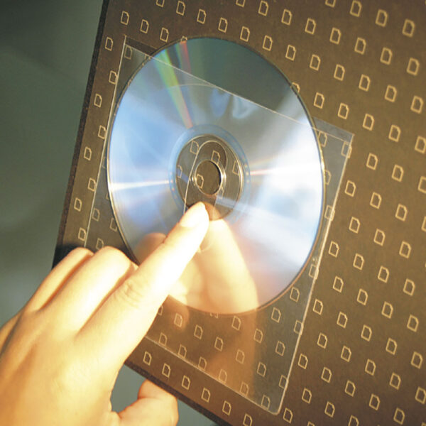 Selvklæbende CD/DVD-lommer med fingerhul